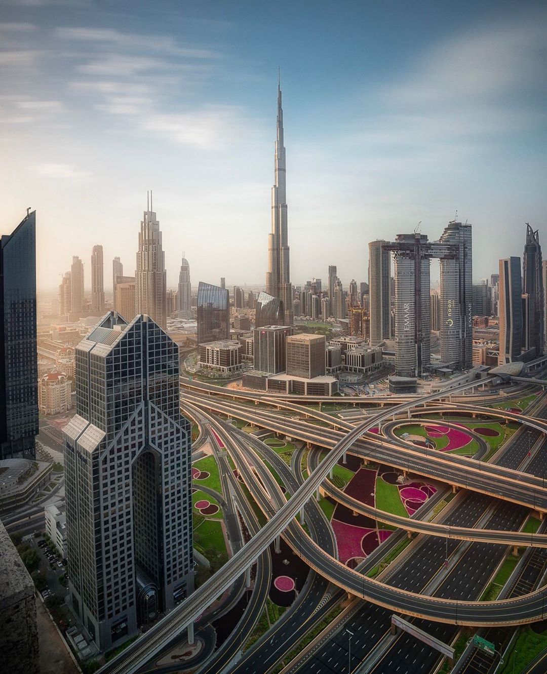 Dubai, United Arab Emirates - 210 seconds of morning light in Dubai ...